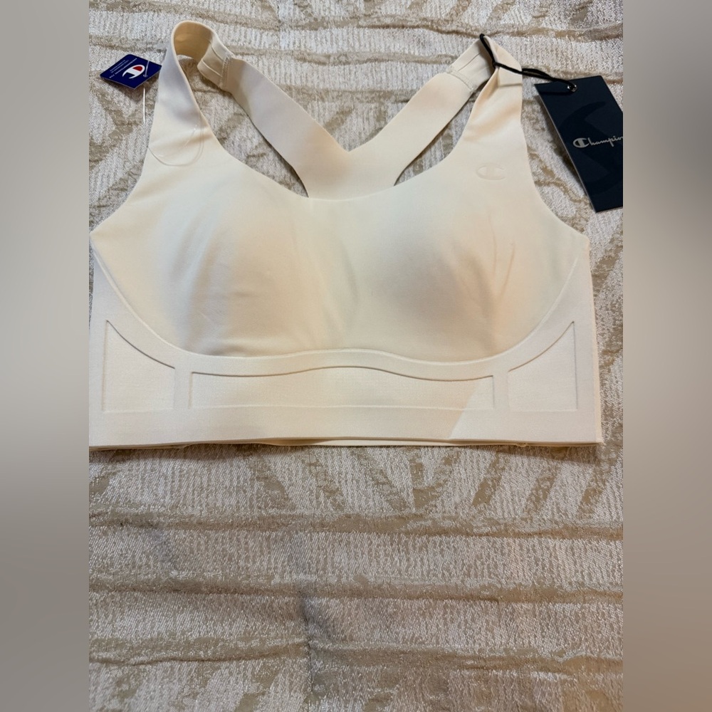 NWT Champion Absolute Lift C Logo Sports Bra‎ in Cream - Size XS